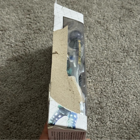 Fortnite Legendary Series Figure DJ Yonder DAMAGED BOX - Picture 4 of 8